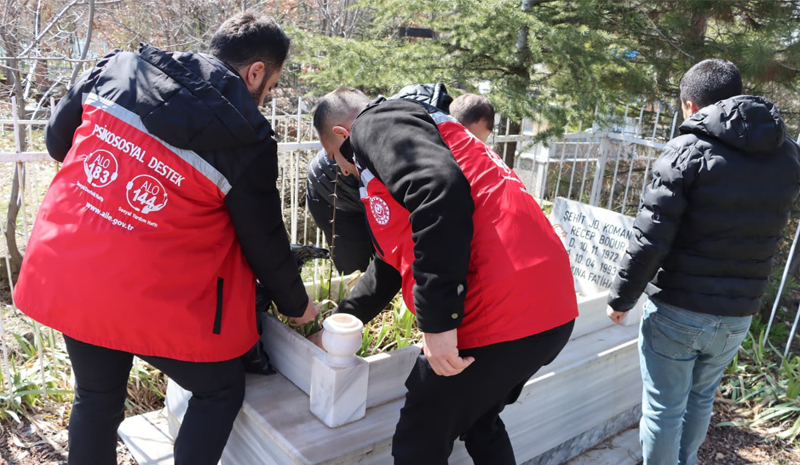 Bingöl`de şehit kabirlerinde bakım ve temizlik çalışması yapıldı