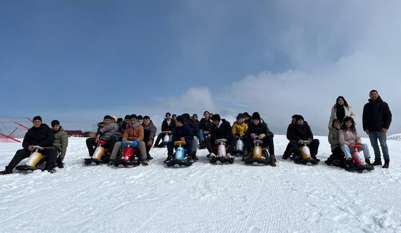 Kiğılı öğrenciler kayak merkezinde doyasıya eğlendiler