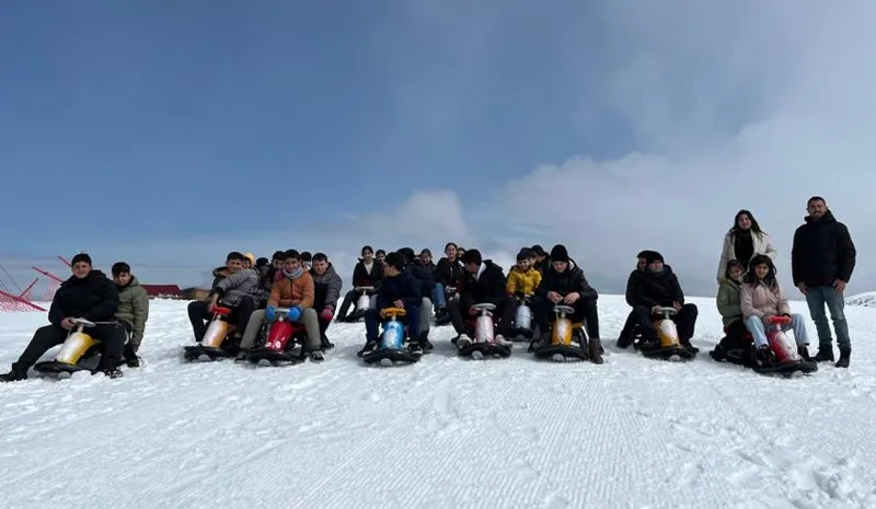 Kiğılı öğrenciler kayak merkezinde doyasıya eğlendiler