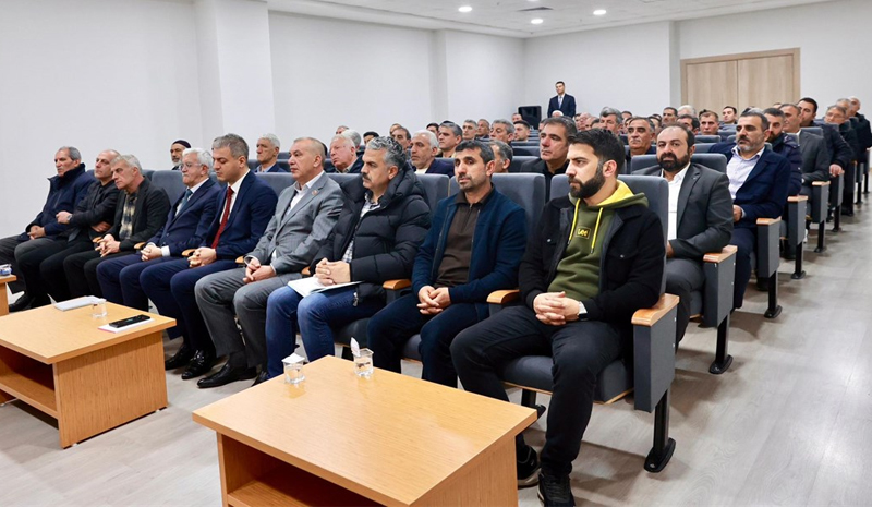 Vali Çelik, Köy Muhtarlarının Sorunlarını Dinledi