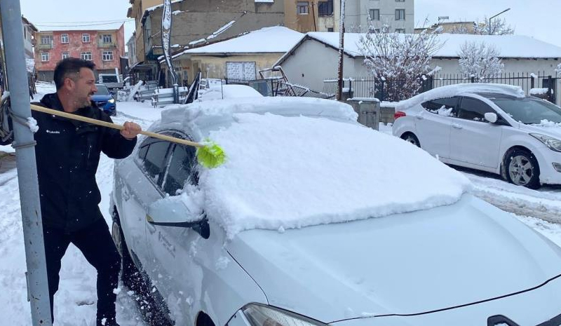 Karlıova baharı beklerken güne böyle uyandı!