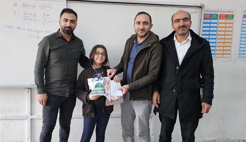 Genç`te Umre Ödüllü Siyer Sınavında Dereceye Giren Öğrencilere Ödülleri Verildi