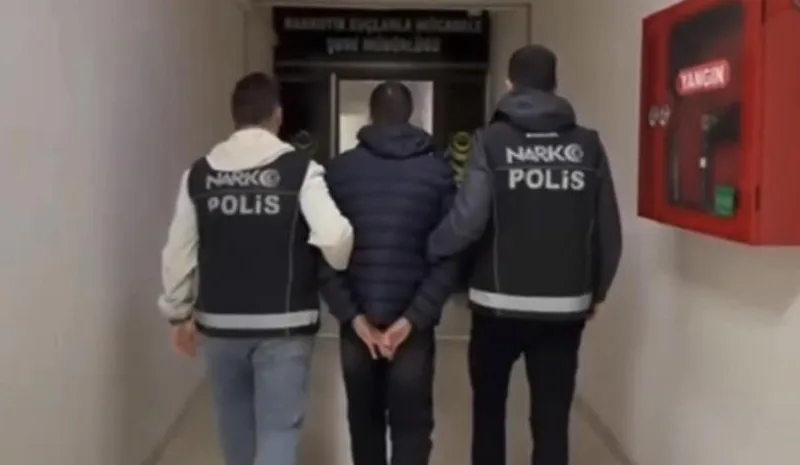 Midesinden yarım kilodan fazla uyuşturucu çıktı!