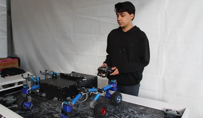 Depremi yaşayan Bingöllü lise öğrencisi arama kurtarma robotu geliştirdi