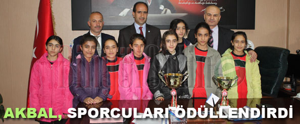 Akbal, sporcuları ödüllendirdi