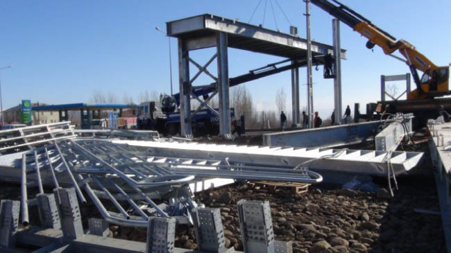 Asansörlü üstgeçit