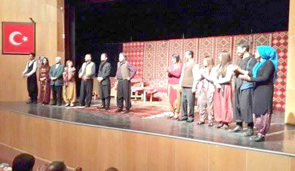 Aşıklar atıştı, katılımcılar gülmekten kırıldı