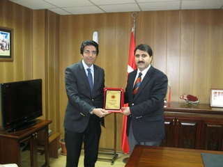 Başkan atalay`a plaket