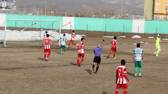 B.bingölspor evinde güldü