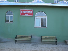 Belediye camilere bank dağıttı