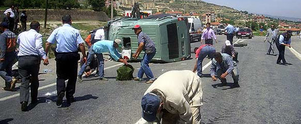 Bingöl-elazığ yolunda kaza: 1 ölü, 8 yaralı