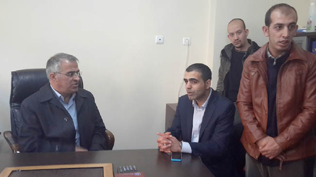 Bir dokundu bin ah işitti!