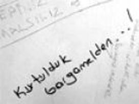 Boşananların adliye duvarına yazdıkları