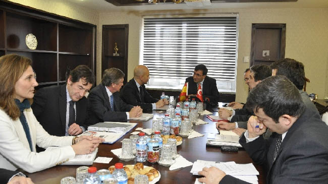 Bu tür saldırılara pabuç bırakacak bir parti değiliz