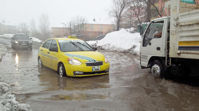 Caddeler göle döndü