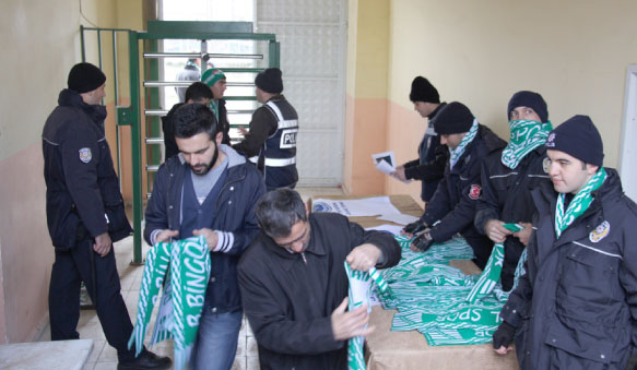 Emniyetten atkılı jest