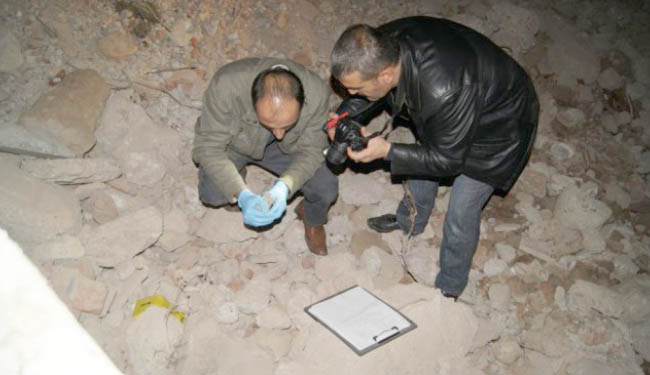 Enkazda el bombası bulundu