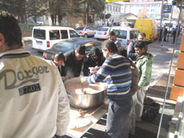 Esnaftan aşure ikramı