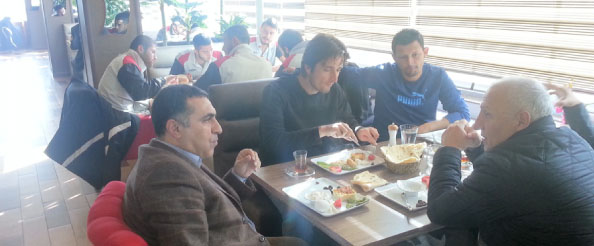 Futbolculara moral kahvaltısı