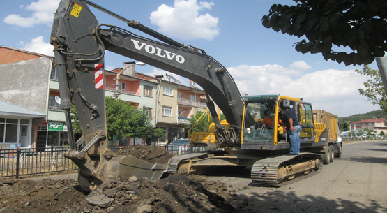 Genç cumhuriyet caddesi`nde hummalı çalışma