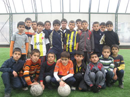 Gülen gözler halısahada