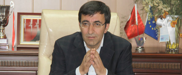 Hem bakanım hem de zaza`yım