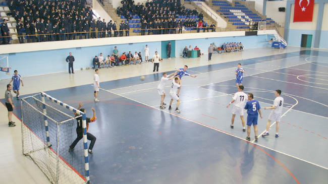 Hentbolda ağır yenilgi