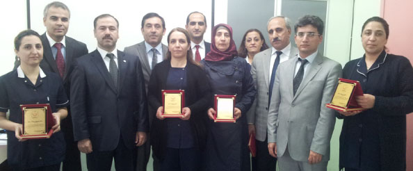 Idari personele teşekkür plaketi