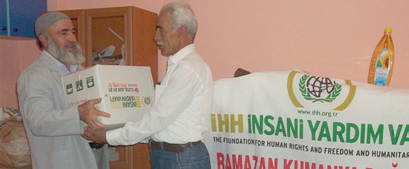 Ihh`dan 2 bin kişiye ramazan kumanyası