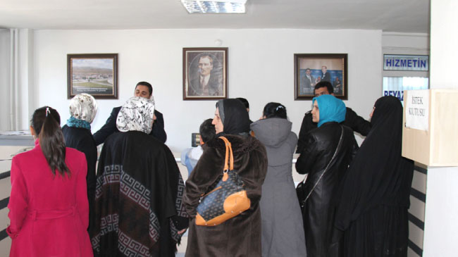 Kadınlar belediyeye yürüdü