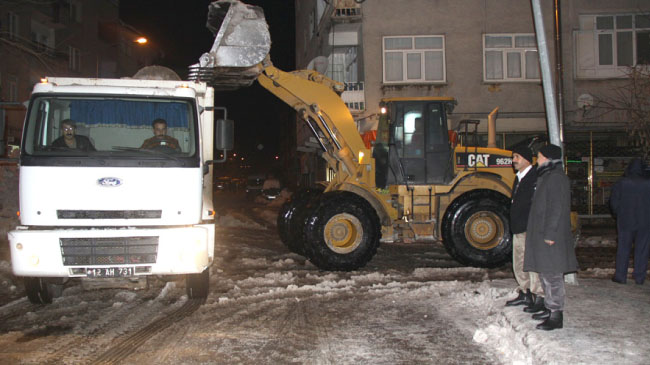 Kar temizleme çalışması devam ediyor