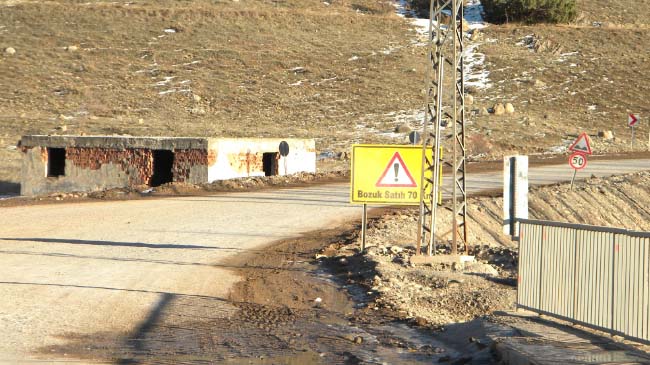 Karayollarından itiraf gibi tabela