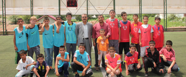 Kurs öğrencileri sahada terlediler