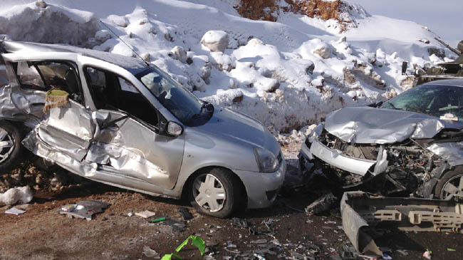 Nişan yolunda kaza: 2 yaralı