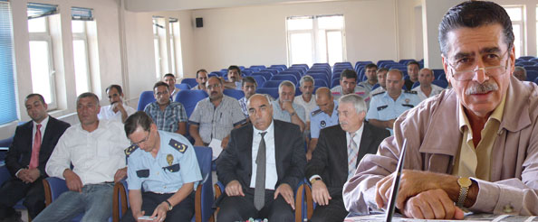 `PARA ALMAYA VARSINIZ, HİZMETTE YOKSUNUZ!`