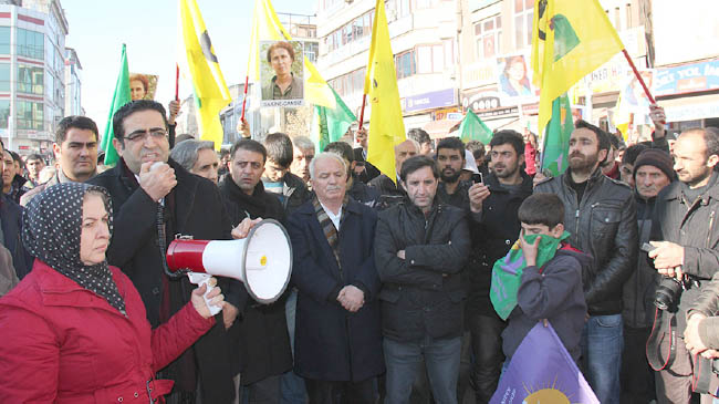 Paris cinayetlerini protesto ettiler