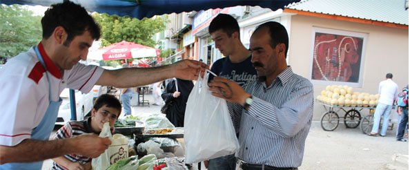 Ramazan`da çiğköfte ekmek kapısı oldu