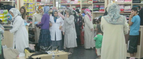 Sevgi mağazası yoksulu sevindirdi