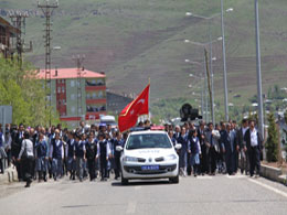 Solhan`da gençlik yürüyüşü