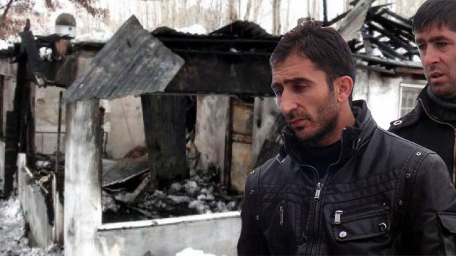 Soydukları evi ateşle verdiler