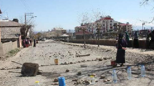 Susuzluk nedeniyle yol kapattılar