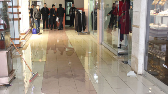 Ulu cami pasajı sular altında kaldı!