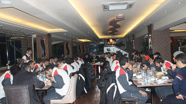 Ümraniyespor maçı öncesi moral yemeği