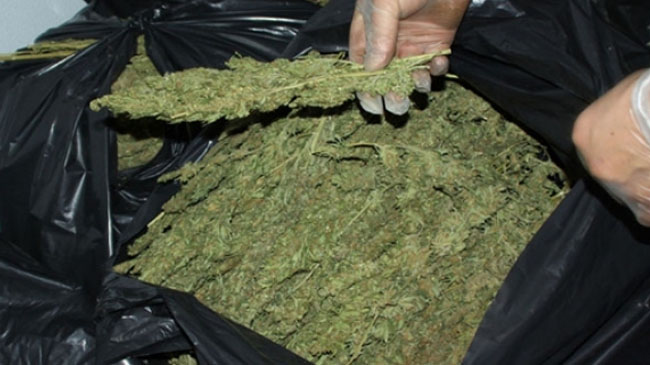 Uyuşturucu tacirleri yakayı ele verdi