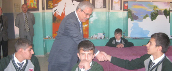 Vali güvençer`den okul ziyaretleri