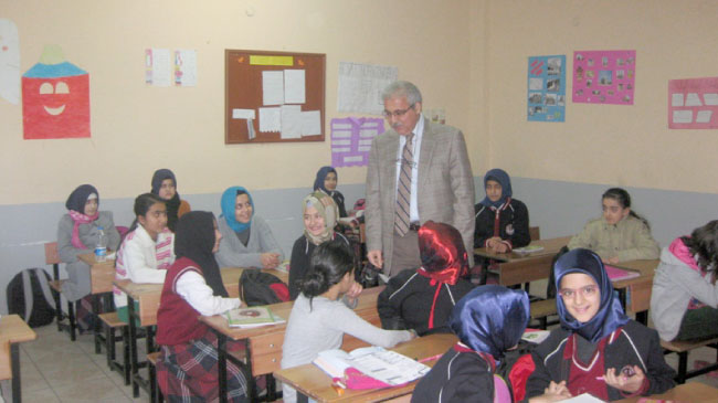 Vali: `toplumun ihtiyaç duyduğu nitelikte öğrenciler yetiştirin