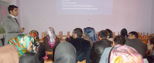 Velilere ailede iletişim semineri