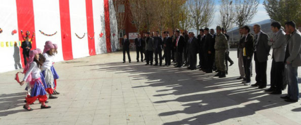 Yenibaşak`a sodes ile halı saha