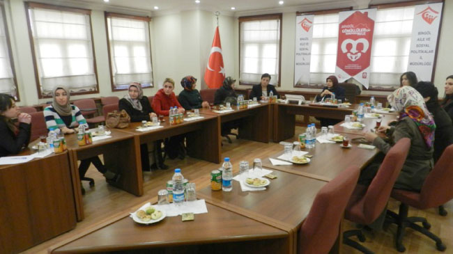 Yetimin başını okşamak bile büyük sevaptır