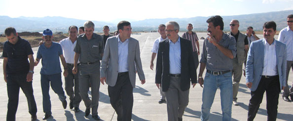 Yılmaz, havaalanında incelemede bulundu